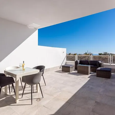 Blossom - Modern 2 Bedroom Within Walking Distance To Pueblo Lägenhet Benalmádena