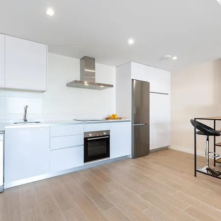 Blossom - Modern 2 Bedroom Within Walking Distance To Pueblo Apartment *