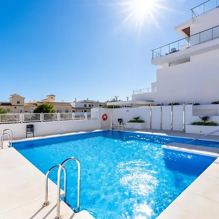 Apartment Blossom - Modern 2 Bedroom Within Walking Distance To Pueblo